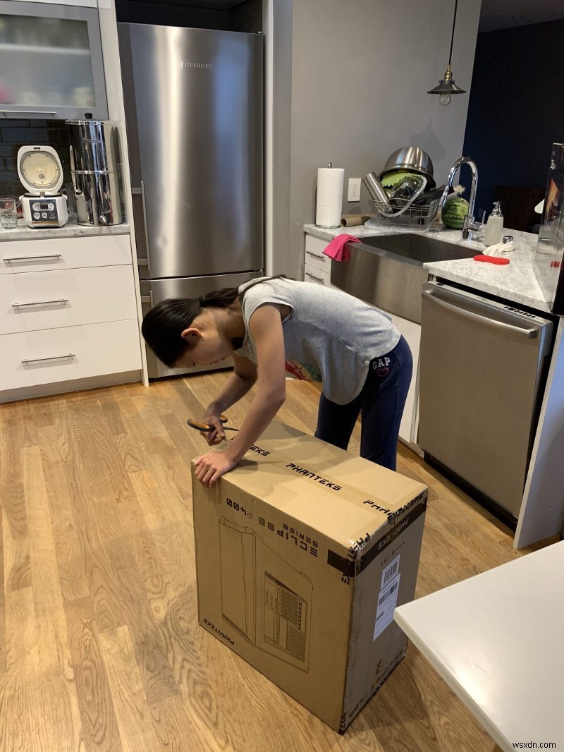 12 歳の子供と一緒に 1,001 ドルのフォートナイト ゲーム PC を組み立てる:ステップバイステップ DIY ガイド