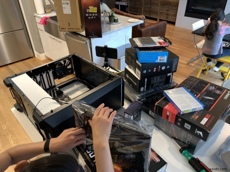12 歳の子供と一緒に 1,001 ドルのフォートナイト ゲーム PC を組み立てる:ステップバイステップ DIY ガイド