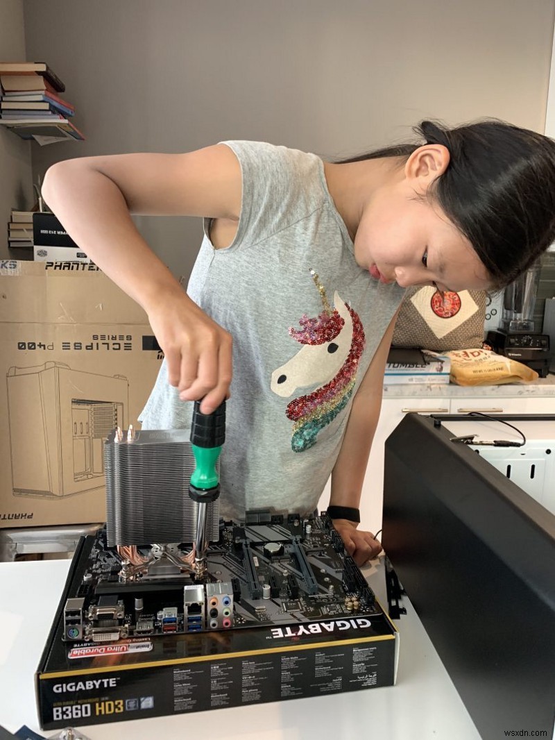12 歳の子供と一緒に 1,001 ドルのフォートナイト ゲーム PC を組み立てる:ステップバイステップ DIY ガイド