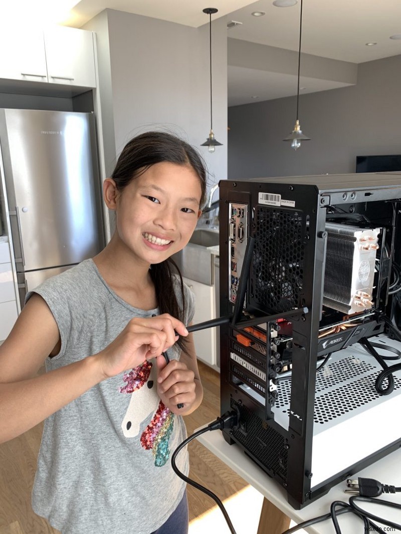 12 歳の子供と一緒に 1,001 ドルのフォートナイト ゲーム PC を組み立てる:ステップバイステップ DIY ガイド