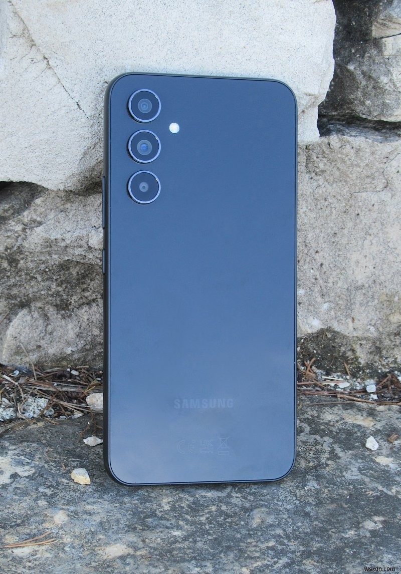 Samsung A54 レビュー:強力なオールラウンダーだが、顕著な欠点もある 